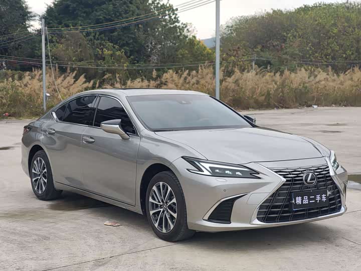 Фото 3 - Lexus ES