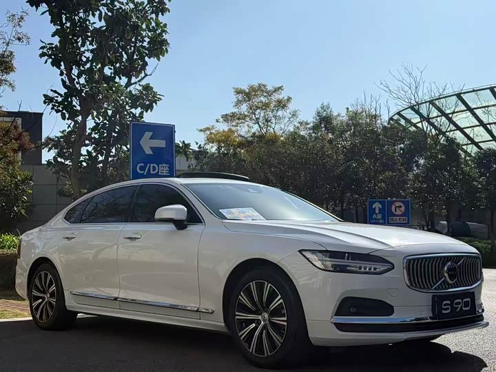 Фото 3 - Volvo S90