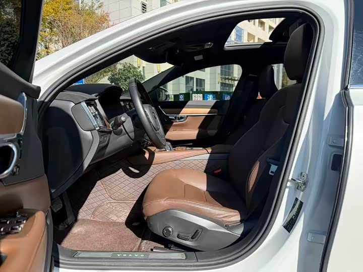 Фото 5 - Volvo S90