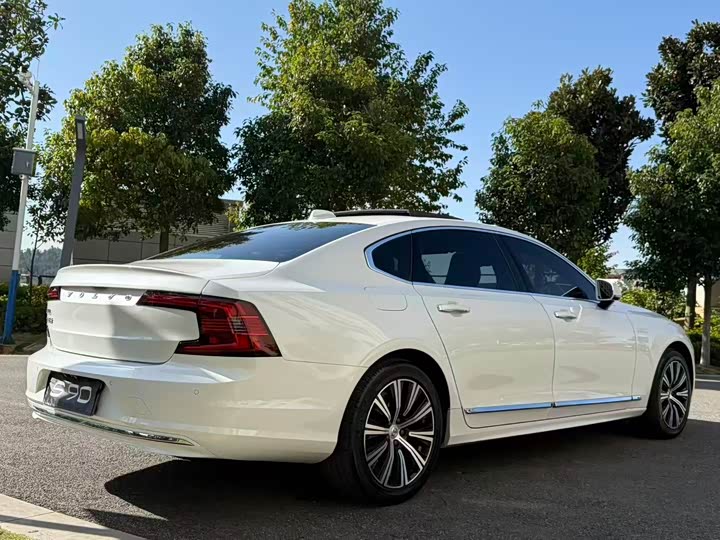 Фото 7 - Volvo S90