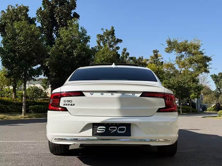 Фото 8 - Volvo S90