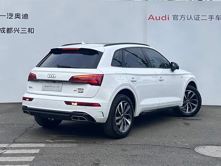 Фото 4 - Audi Q5L