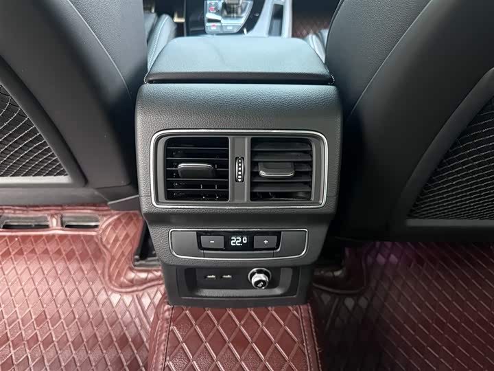 Фото 9 - Audi Q5L