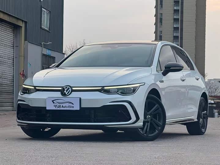 Фото 1 - Volkswagen Golf