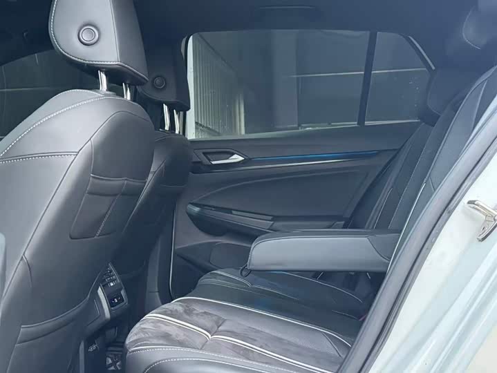 Фото 5 - Volkswagen Golf