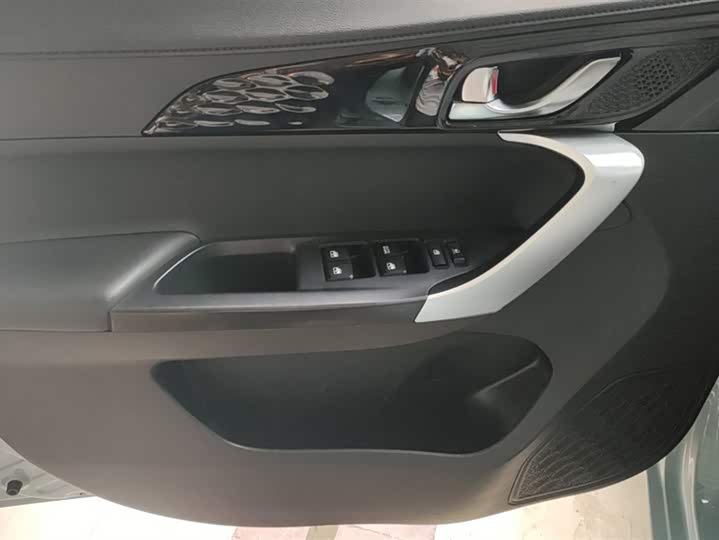 Фото 7 - Changan BenBen E-Star