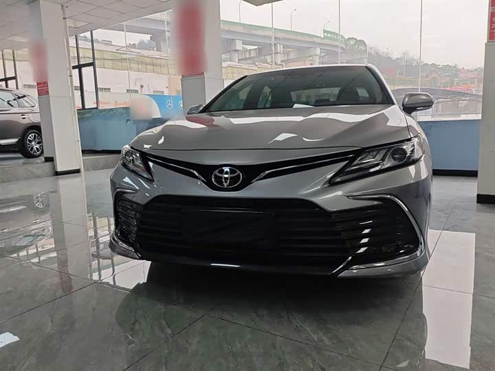 Фото 3 - Toyota Camry