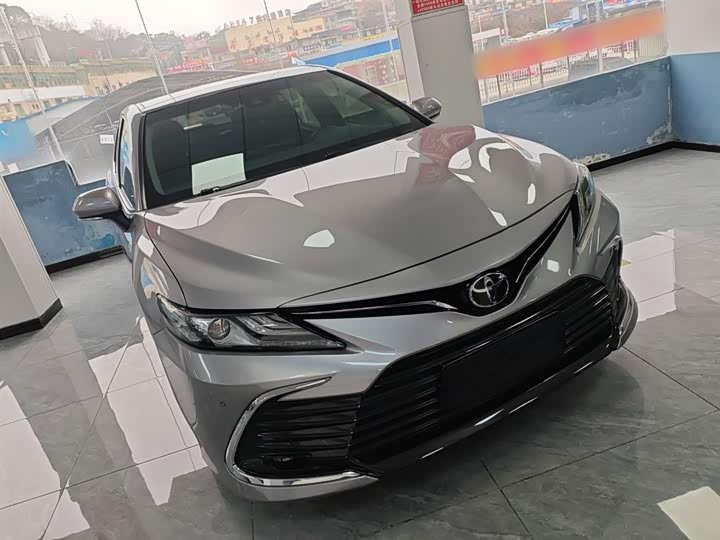 Фото 4 - Toyota Camry