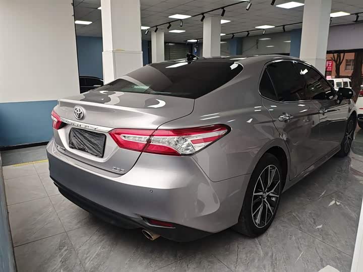 Фото 7 - Toyota Camry