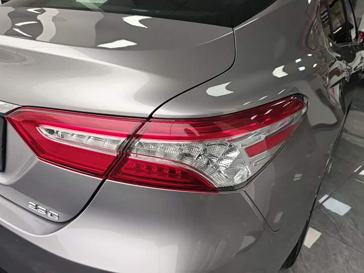 Фото 8 - Toyota Camry