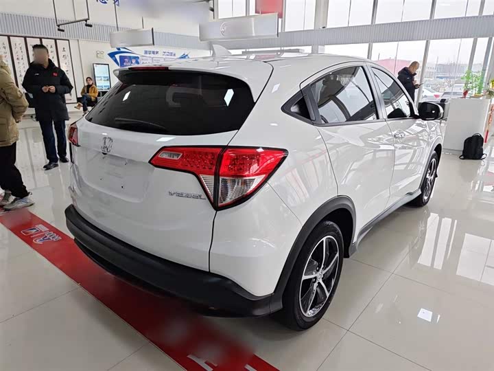 Фото 7 - Honda Vezel