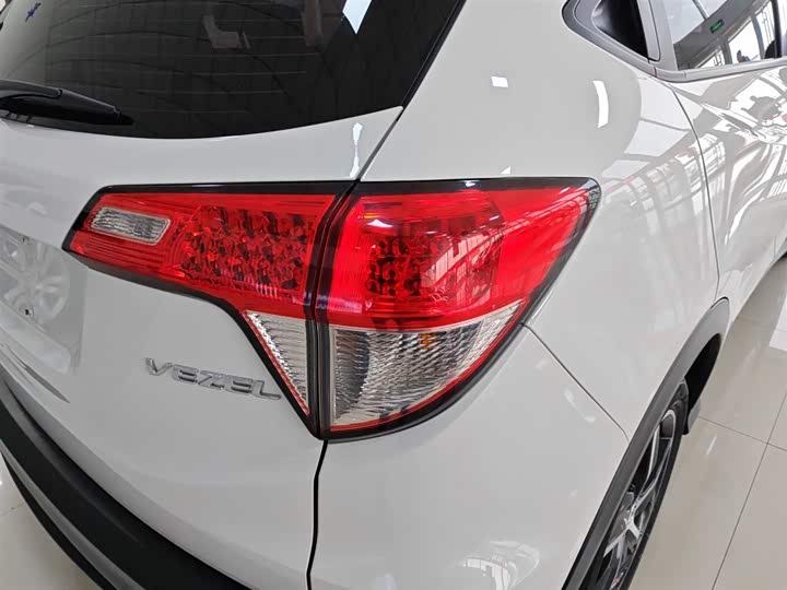 Фото 8 - Honda Vezel