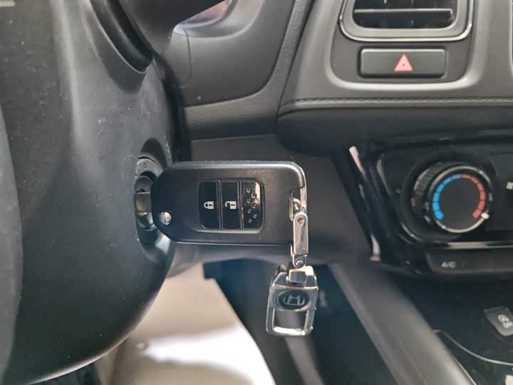 Фото 9 - Honda Vezel