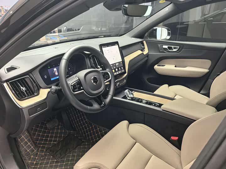 Фото 4 - Volvo XC60