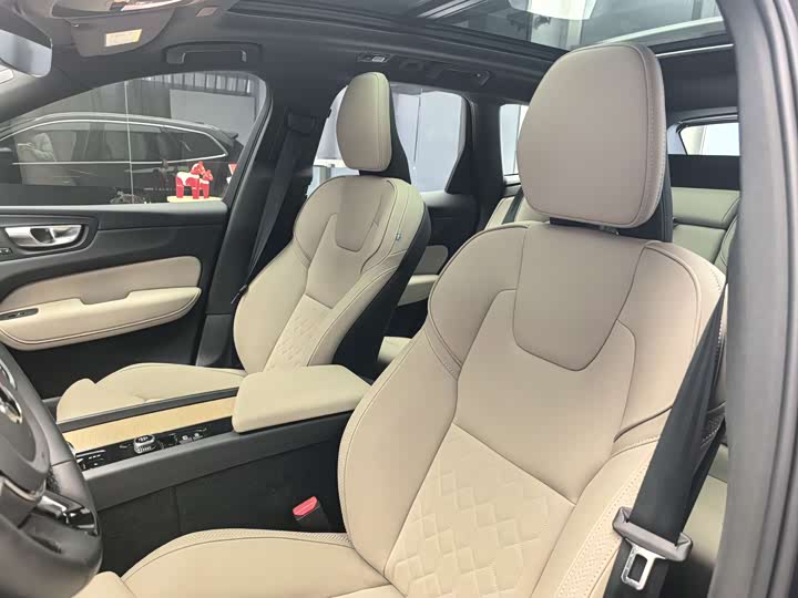 Фото 7 - Volvo XC60