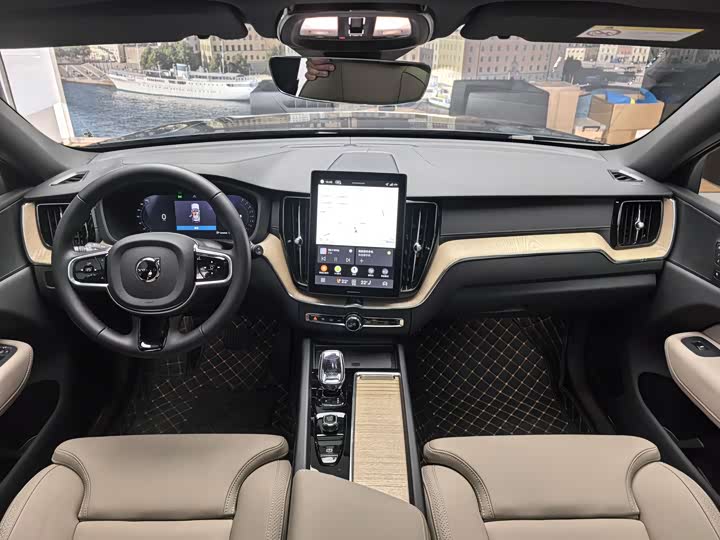 Фото 9 - Volvo XC60