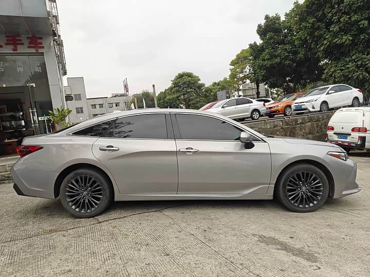 Фото 4 - Toyota Avalon