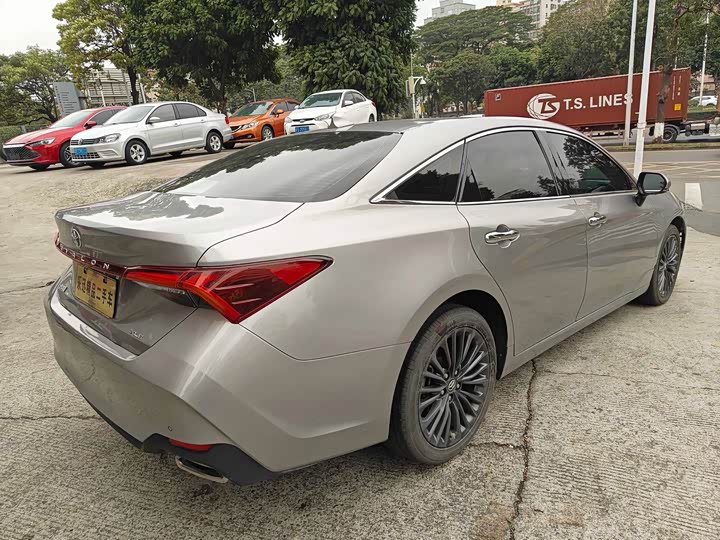 Фото 5 - Toyota Avalon