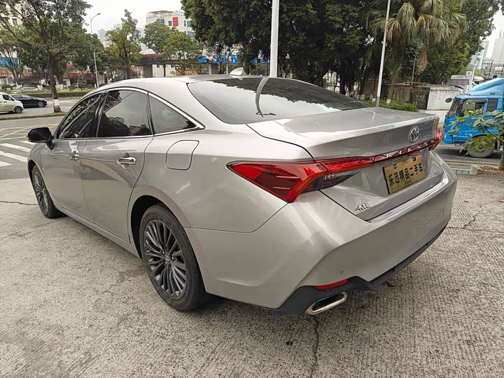 Фото 7 - Toyota Avalon