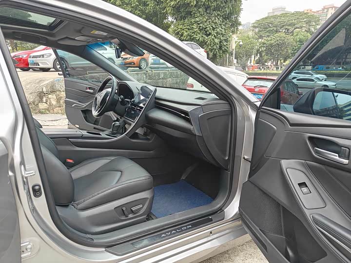 Фото 9 - Toyota Avalon