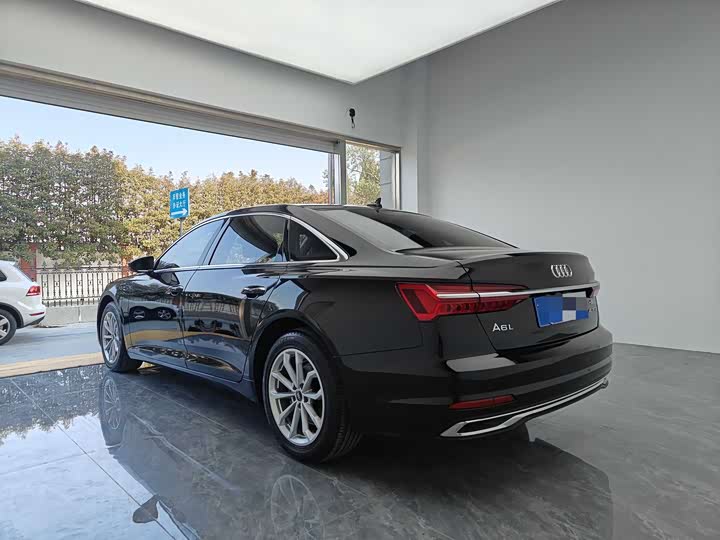 Фото 6 - Audi A6L