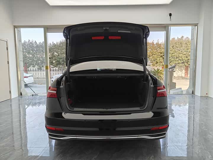 Фото 7 - Audi A6L