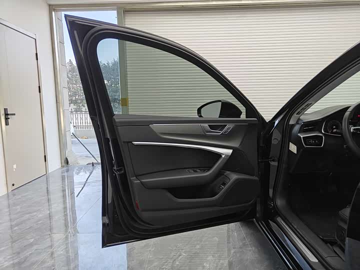 Фото 9 - Audi A6L