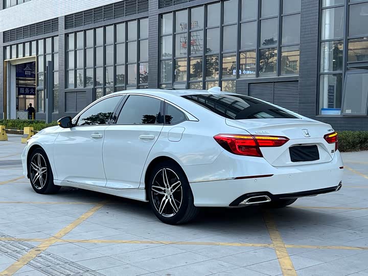 Фото 4 - Honda Inspire