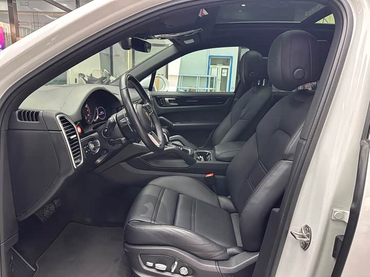 Фото 3 - Porsche Cayenne Hybrid