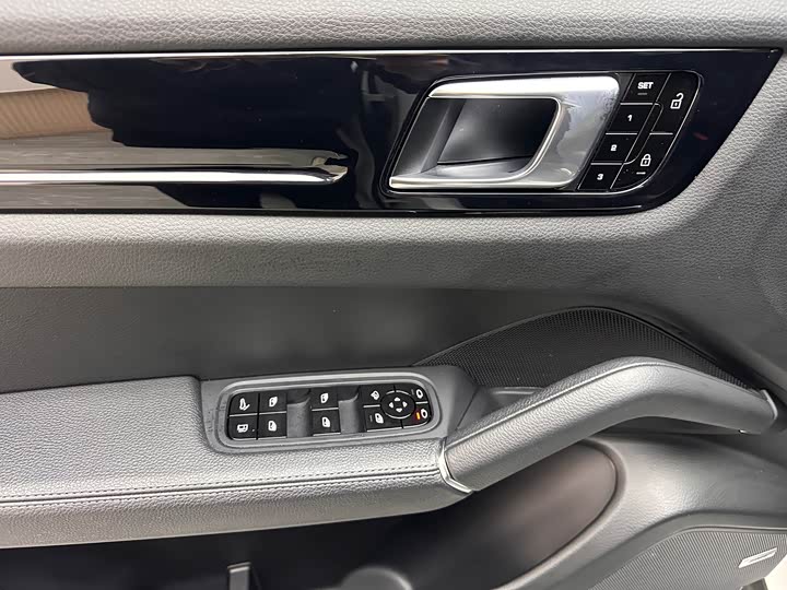 Фото 5 - Porsche Cayenne Hybrid