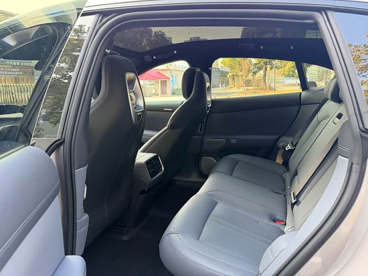 Фото 6 - Xiaomi YU7