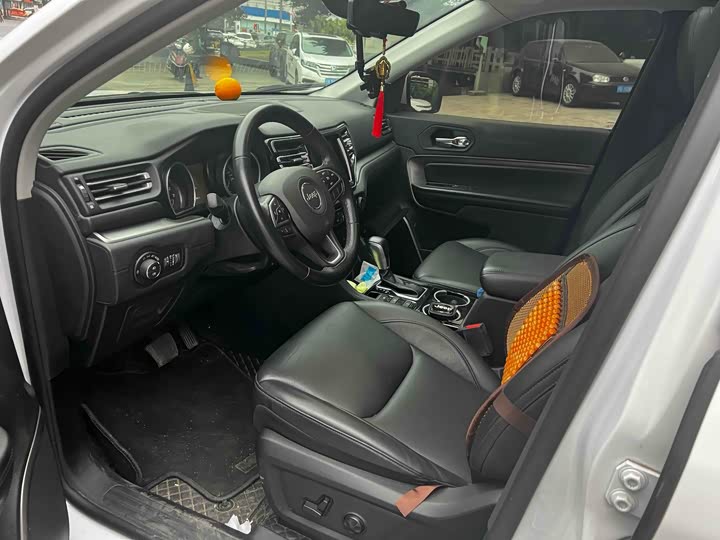 Фото 6 - Jeep Grand Commander