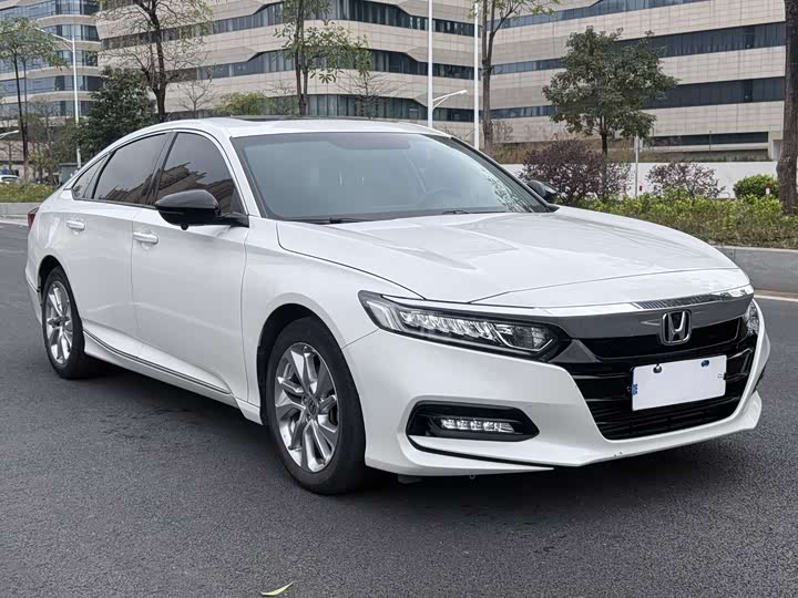 Фото 1 - Honda Accord