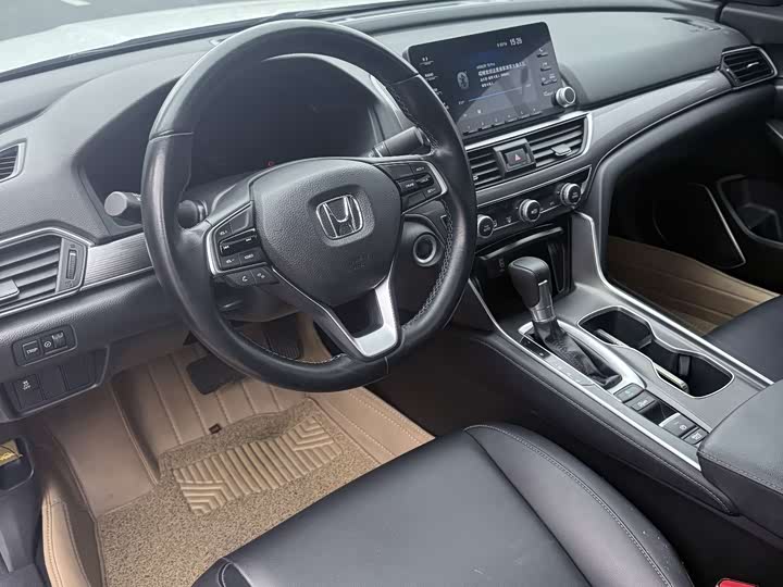 Фото 4 - Honda Accord