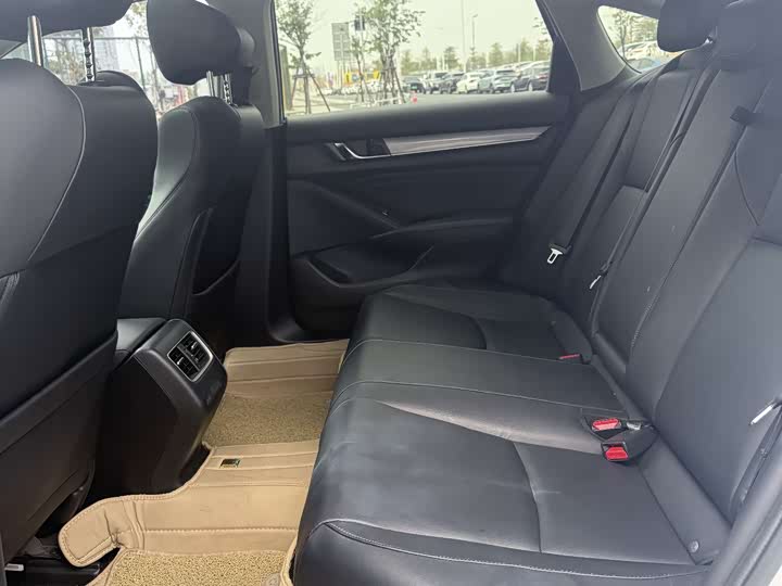 Фото 8 - Honda Accord