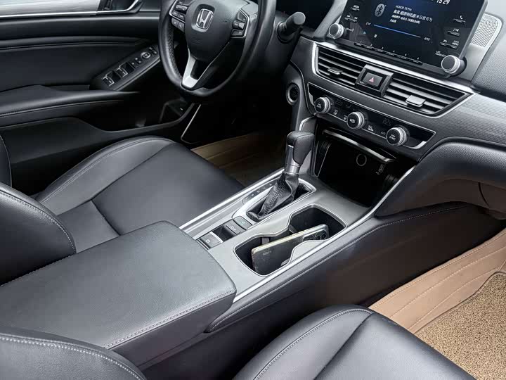 Фото 9 - Honda Accord