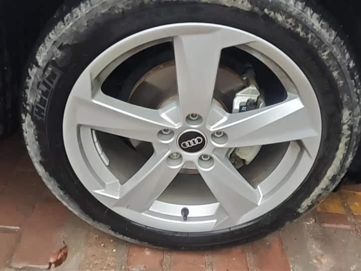 Фото 6 - Audi Q2L