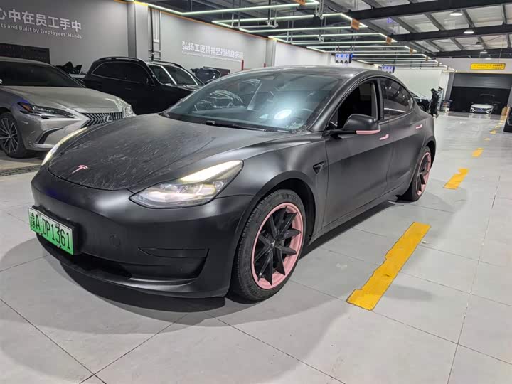 Фото 1 - Tesla Model 3