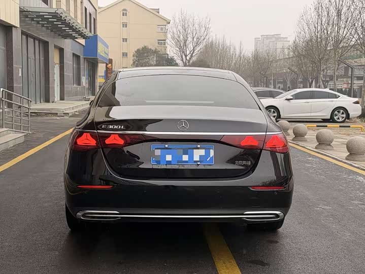 Фото 5 - Mercedes-Benz E-Class