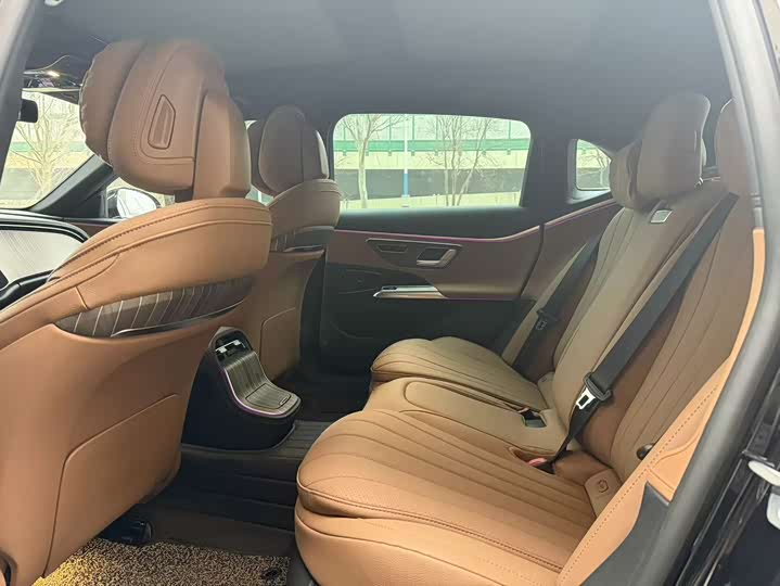 Фото 7 - Mercedes-Benz E-Class