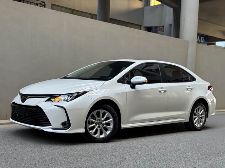 Фото 1 - Toyota Corolla