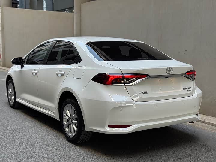 Фото 4 - Toyota Corolla