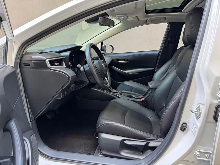 Фото 6 - Toyota Corolla