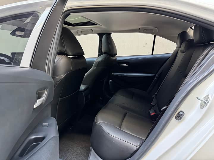 Фото 7 - Toyota Corolla