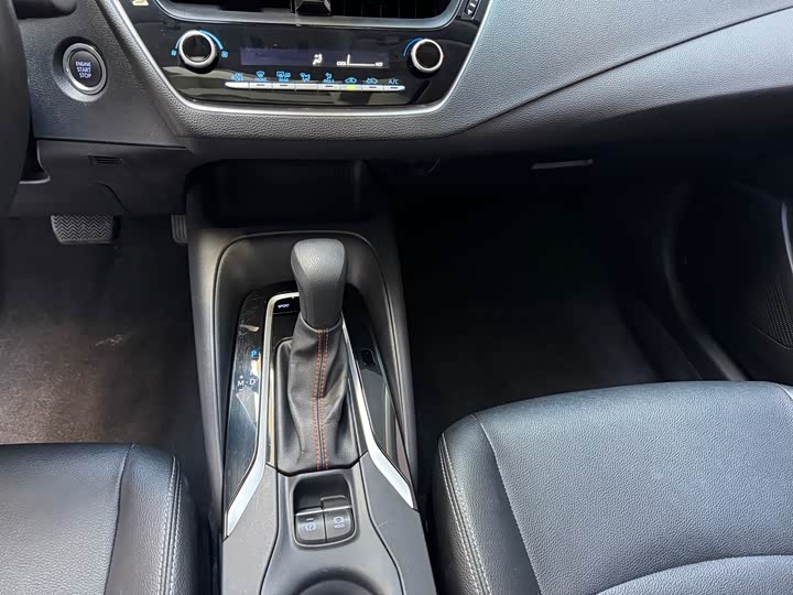 Фото 9 - Toyota Corolla