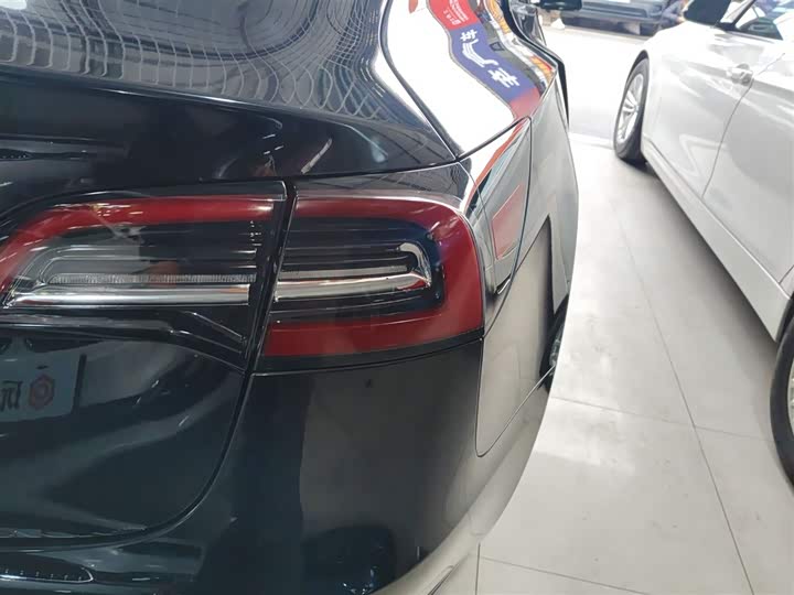 Фото 8 - Tesla Model 3