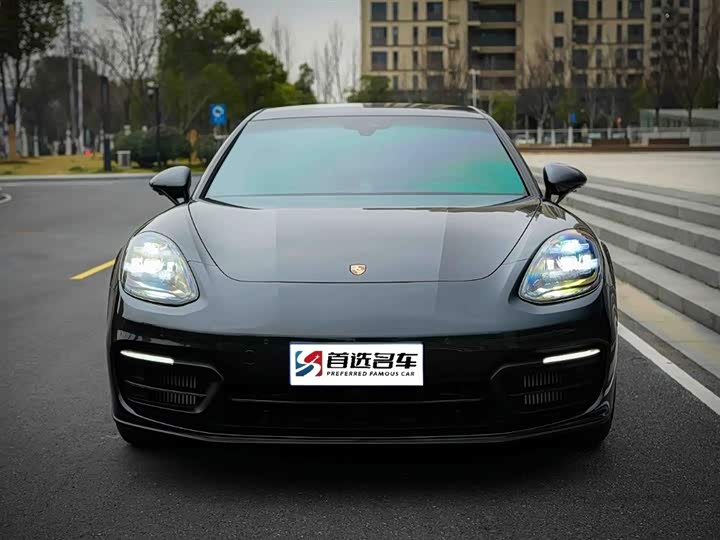 Фото 3 - Porsche Panamera