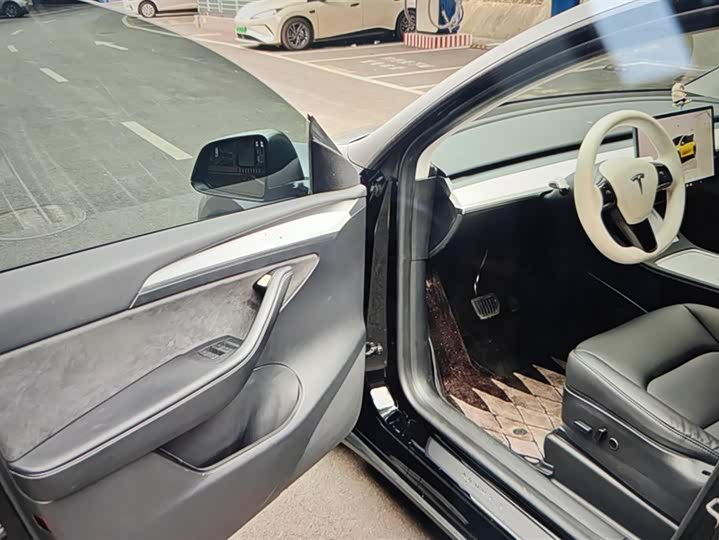 Фото 8 - Tesla Model Y