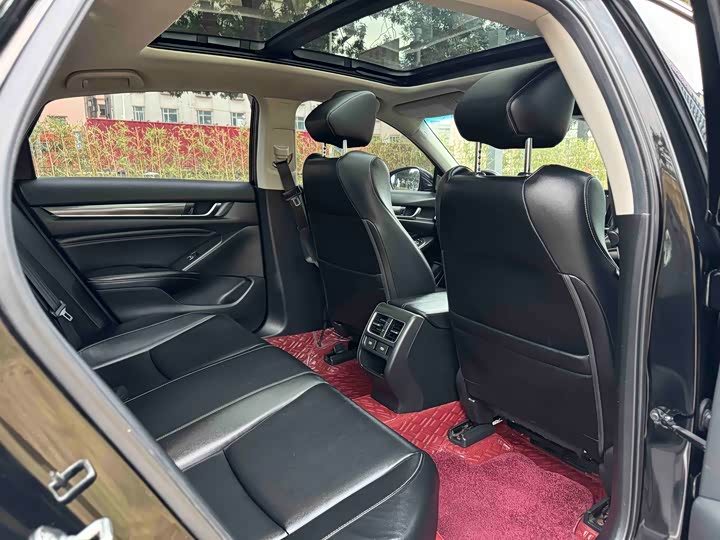 Фото 6 - Honda Accord