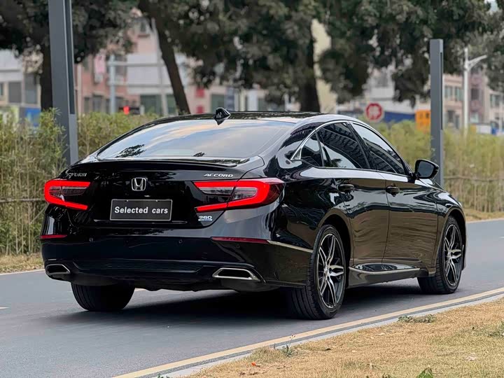 Фото 9 - Honda Accord